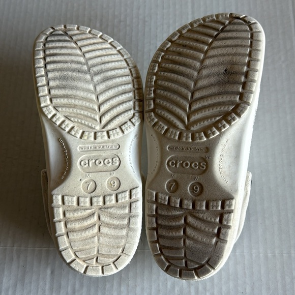 Crocs White Classic Clogs - Picture 11 of 11